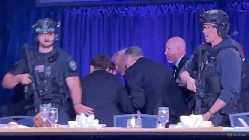 2026-04-26T045031Z_2_LYNXMPEM3P01Y_RTROPTP_3_USA-TRUMP-DINNER